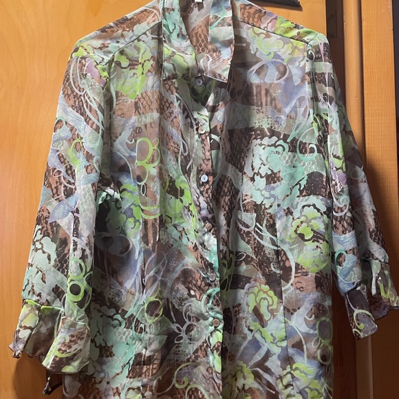 Sheer button up blouse with elongated cuff sleeve - Picture 9 of 11